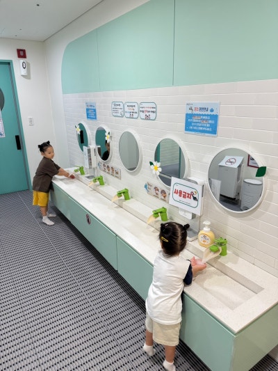 Seoul Hyeong Kids Cafe Gwangjin-gu Junggok3-dong Store Restroom — photo 2