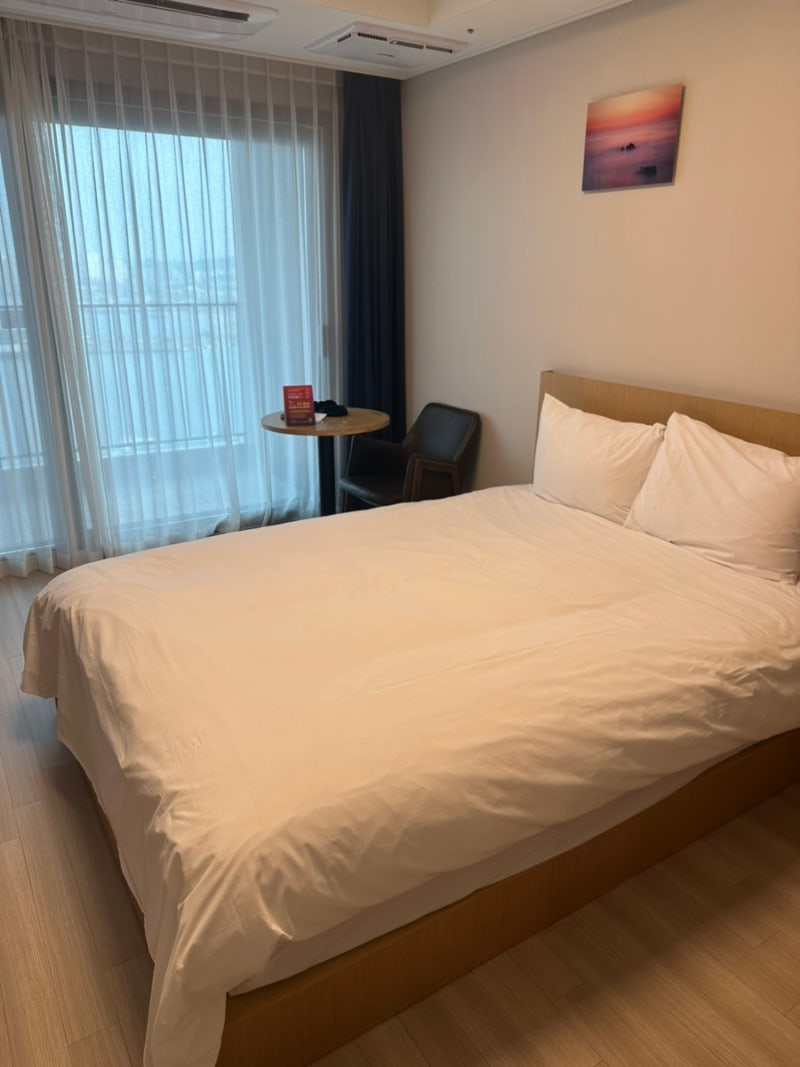 Sokcho Budget Hotel IPark Suite: Ocean View Accommodation, Breakfast, Swimming Pool