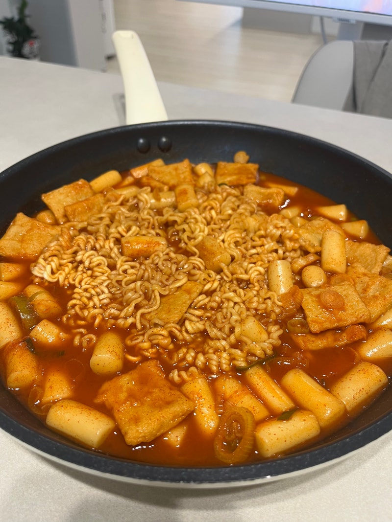 아이들도 먹기 좋은 집에서 해먹는 홍대 미미네 오리지널 국물떡볶이 후기