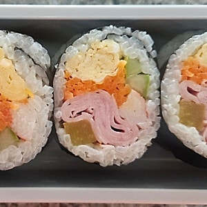 오늘의 김밥은 슬라이스 햄 김밥