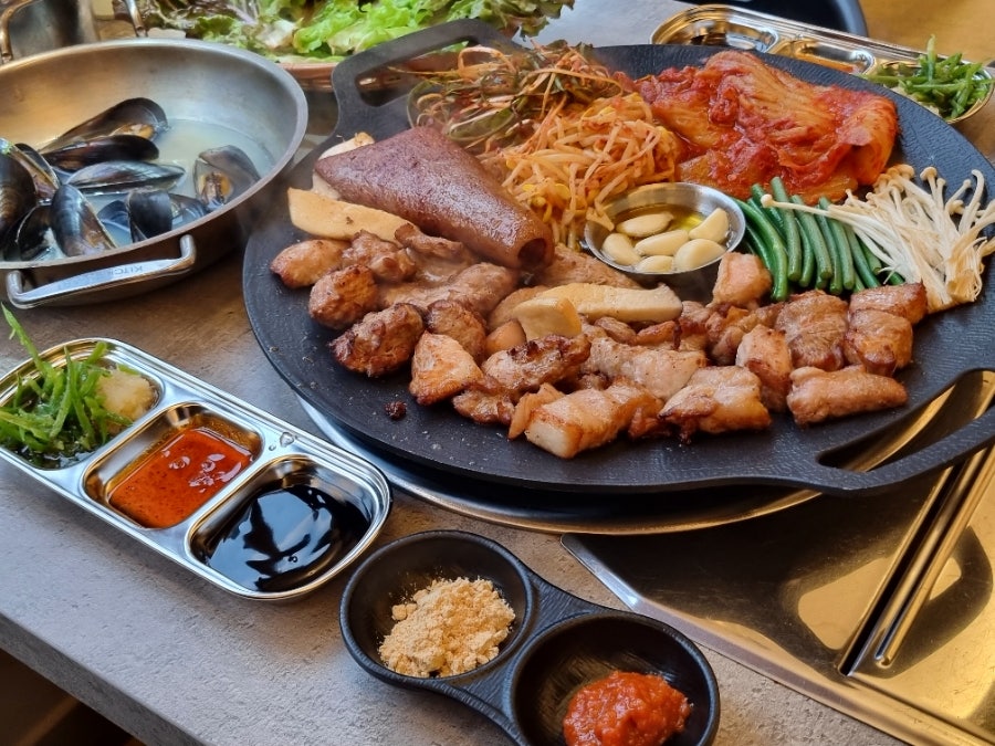 평화김해뒷고기 수원성대점 사진 1