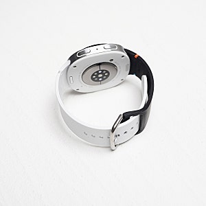갤럭시워치8 삼성 정품 스트랩 전부 비교하기 (44mm 실버 시점)