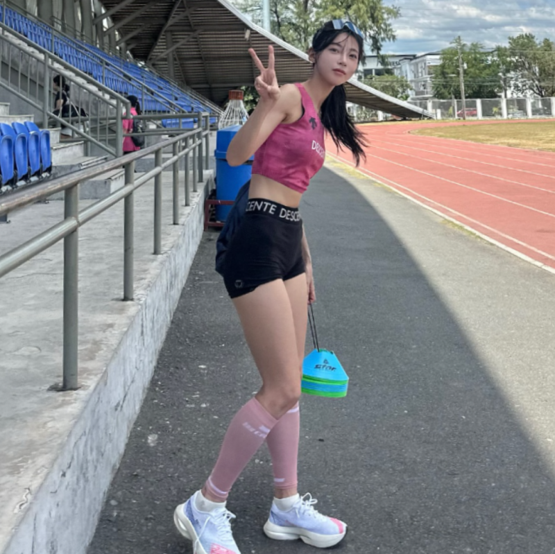 "육상 카리나" 김민지, 복근 되찾기 위해 24시간 도전? 운동 루틴·식단 관리 총정리