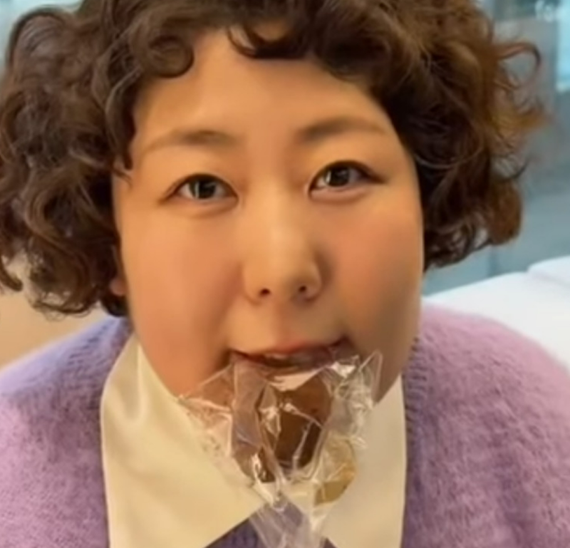 "엄마가 여권 뒤에 내 사진을..." 신기루 끝내 오열, 사람들이 가장 많이 후회하는 '한 가지'.jp....