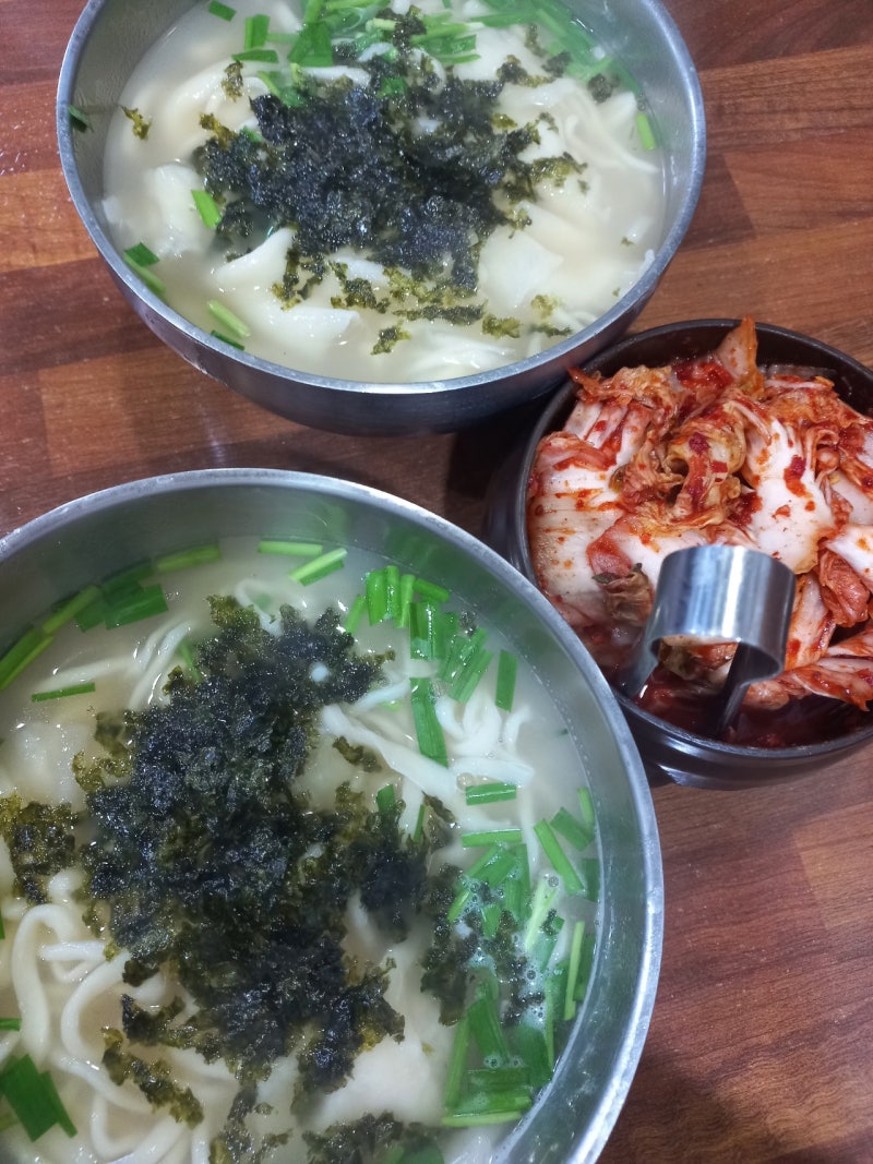 [서울시 성동구]금남시장 맛집 가성비 좋은 김경자원조 손칼국수 보쌈(ft.나혼산 지효맛집)