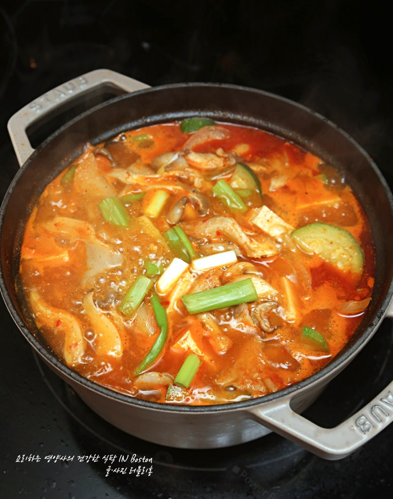 돼지고기 고추장찌개 레시피 버섯 고추장찌개 끓이기