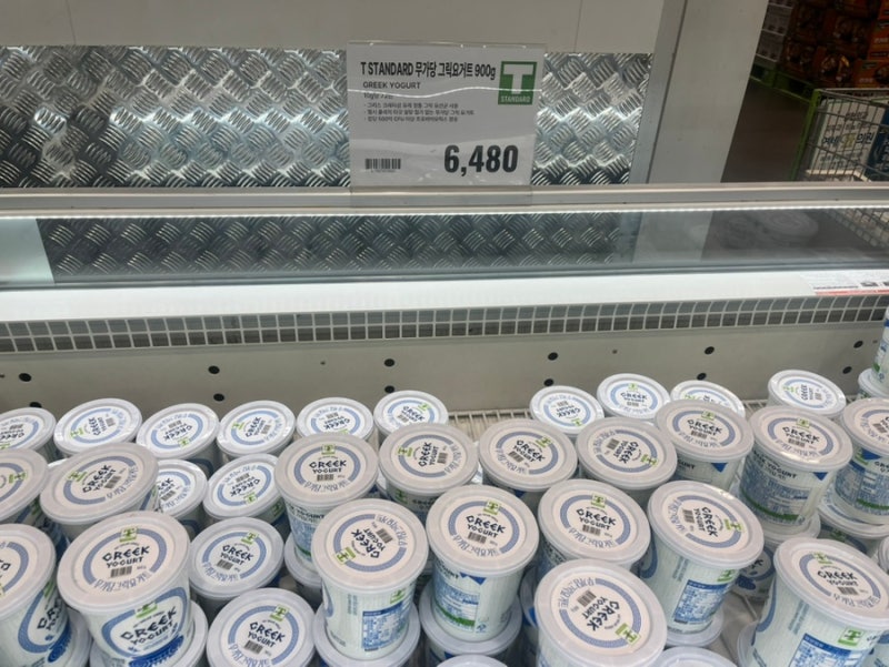 이마트 트레이더스 필수 추천템. 가성비 끝판왕 T STANDARD 무가당 그릭요거트 900g. 아침 대용으....