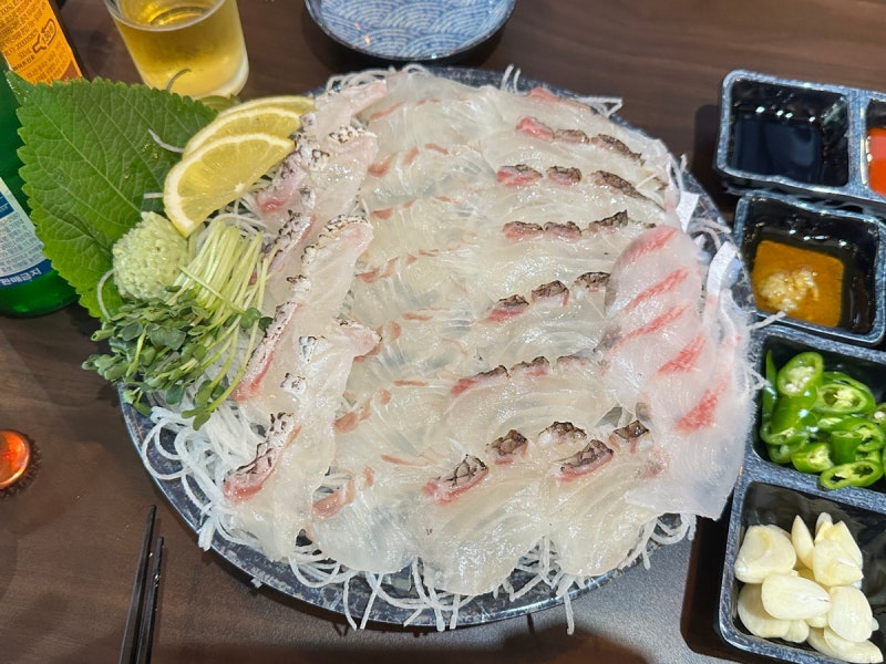 부산역 횟집 초량동 어촌 제철회 무늬오징어회 맛집