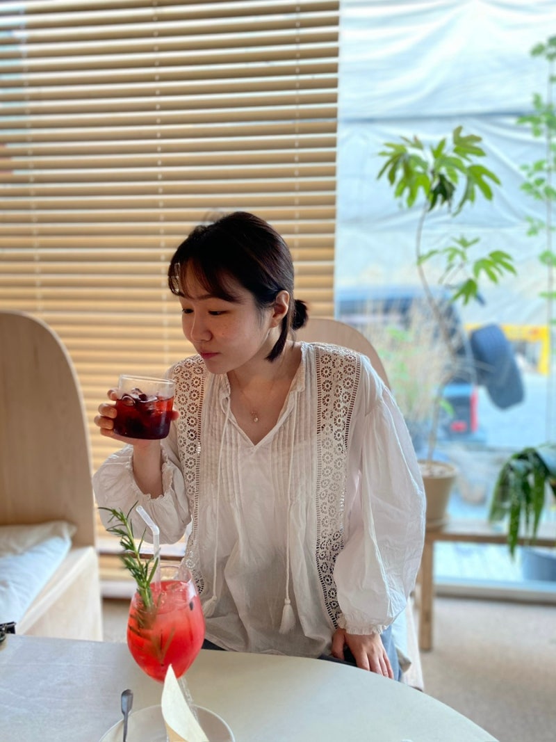 애착 아일릿블라우스