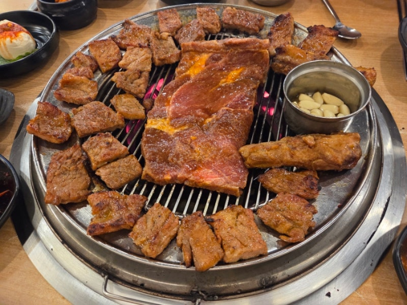 사가정 맛집 흥부골 ,직접 고기 구워주는 돼지왕갈비 솔직후기