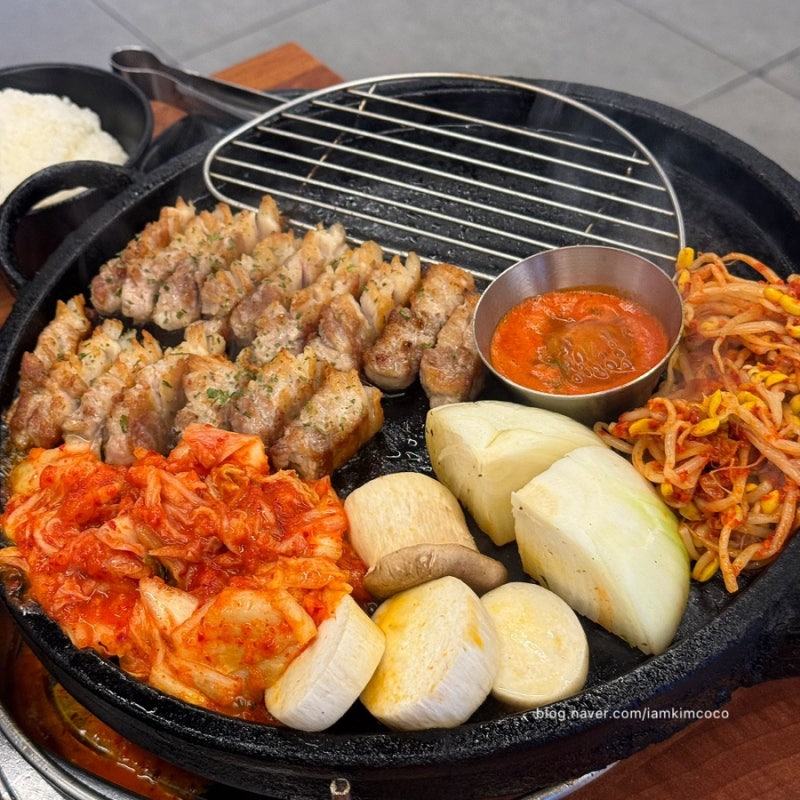 꽃삼겹 | 두툼한 1등급 꽃삼겹살을 맛있게 즐길 수 있는 이천 맛집