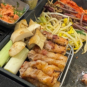 용인수지고기맛집 육마루 수지구청점에서 즐긴 숙성돼지고기 한 끼 - 마루 한 근 세트, 치즈....