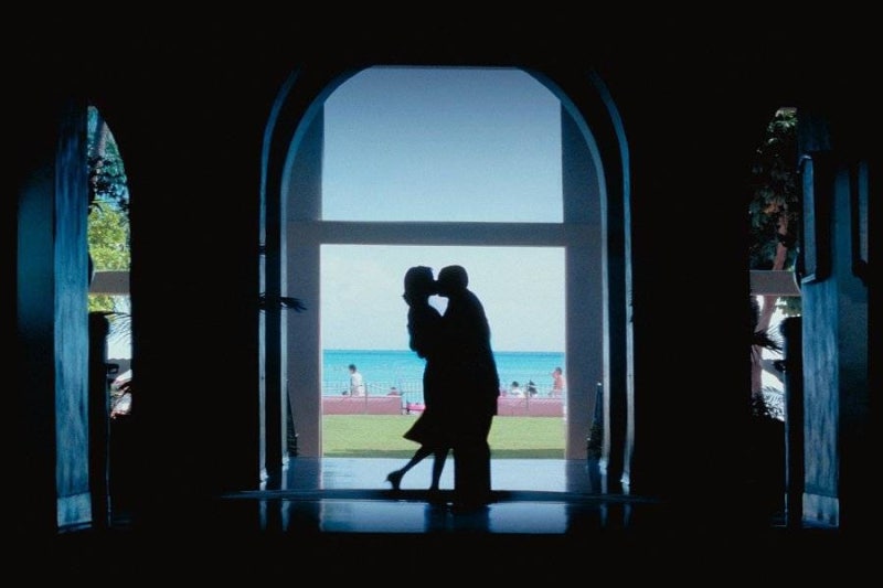 영화 펀치 드렁크 러브(Punch-Drunk Love, 2003): 서툴고 아름다운 사랑의 몽롱함