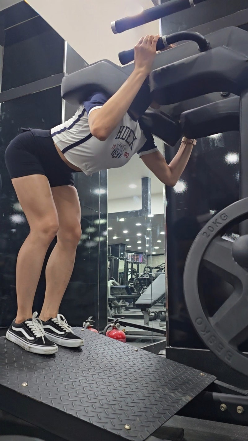 브이스쿼트 머신 하나로 힙자극 100% 여자 하체운동 루틴