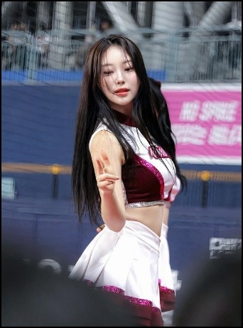 동료들이 먼저 알아본 얼굴 천재, 세 종목을 누비는 22세 치어리더 송민교 이야기