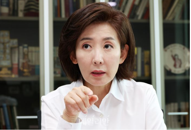 [긴급속보] 계엄·탄핵 원인은 <b>국회의장</b>·법사위원장 독식?... 