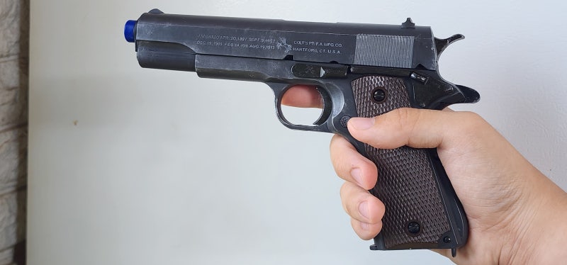 토이스타 M1911A1을 샀습니다