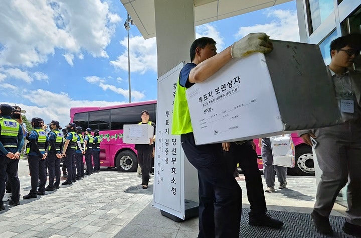 재검표 돌입, 결과는?...맹정섭 전 충주시장 VS <b>이동석 충주시장</b>