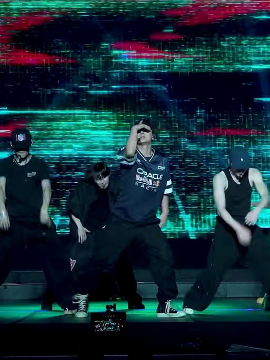 ENHYPEN Jay's Official YouTube Outfit - Short-Sleeved T-shirt Fashion / New Era T-shirt