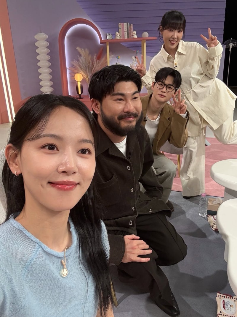 서인국 인스타그램 속 이은지 옷 바지 셋업 패션 / 스튜디오 톰보이 셔츠, 팬츠