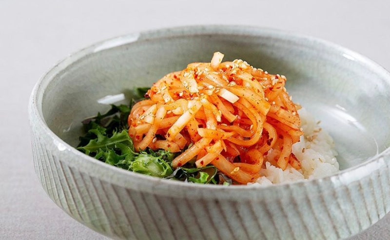 아삭한 무생채로 완성하는 비빔밥 레시피! 입맛 살리는 초간단 한 그릇 요리