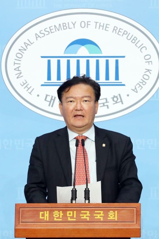 <b>민경욱</b> 의원 뇌출혈 수술 <b>의식불명</b> (나이 고향 학력 나무위키... 