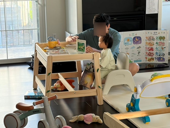미국 이케아 아기책상 FLISAT :: 15개월 아기에게 너무 큰 책상