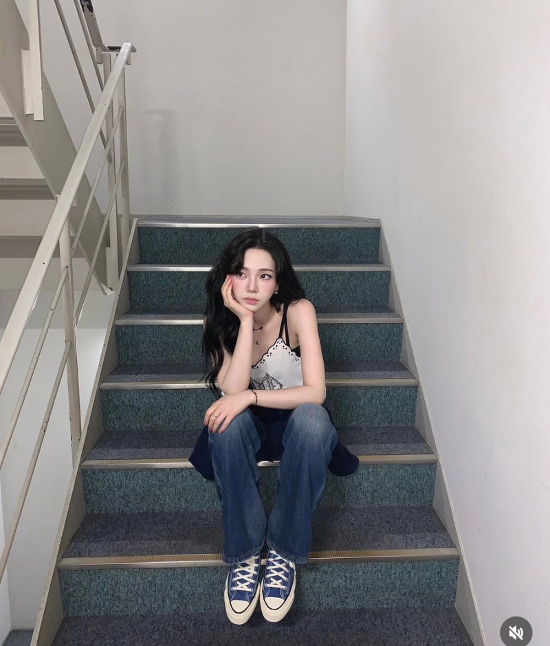 카리나 운동화 어디꺼? 컨버스 척70 x 아머 블루 사이즈 코디 사진