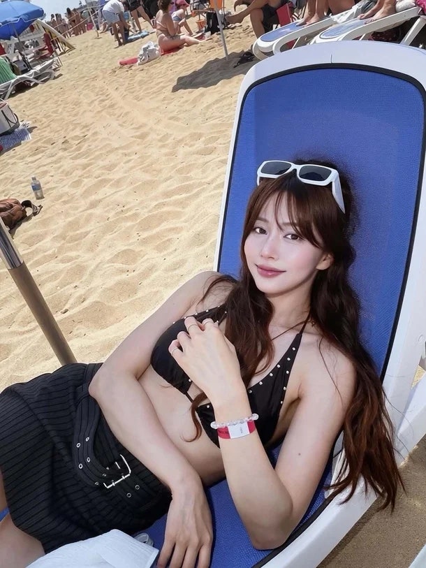 한보름, 비키니 입고 여름 휴가 근황…파란 아이섀도까지 완벽 소화