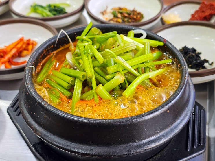<b>부산역</b> 현지인 오랜 단골집 영주동 노포 밥집 - 할매복국