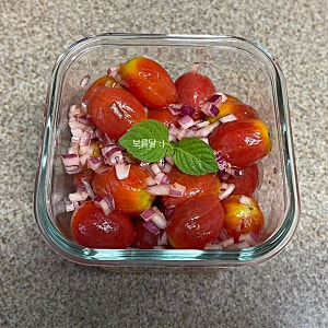 토마토 마리네이드, 적채, 적양배추 라페 만들기, 마늘까기, 손이 바빠지면 마음이 정리되는 ....