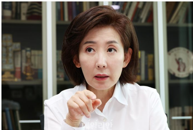 [긴급속보] 계엄·탄핵 원인은 <b>국회의장</b>·법사위원장 독식?... 