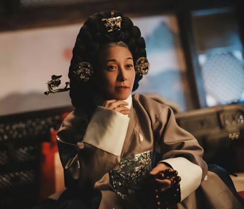 배우 장영남의 깊이 있는 연기 인생, 드라마 동궁 대비 배역과 매력 탐구