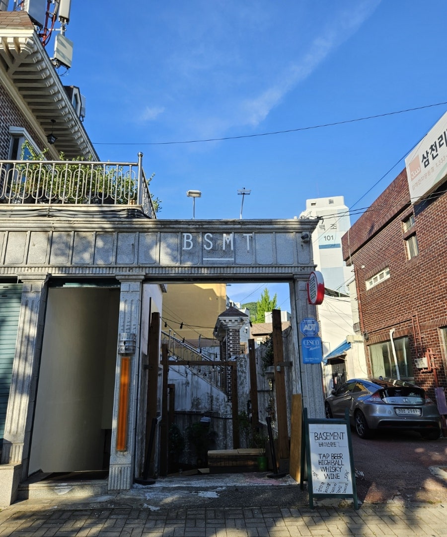 베이스먼트 사진 1