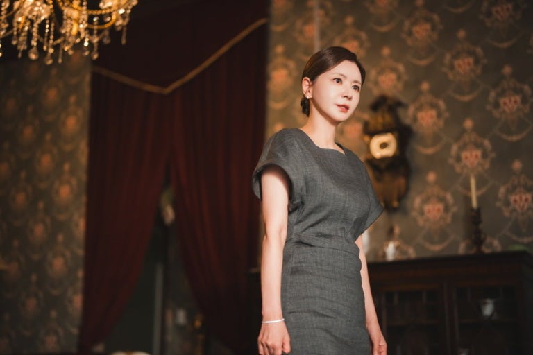 '복수극의 여왕' 장서희, 그녀의 롤러코스터 연기 인생과 새로운 변신!