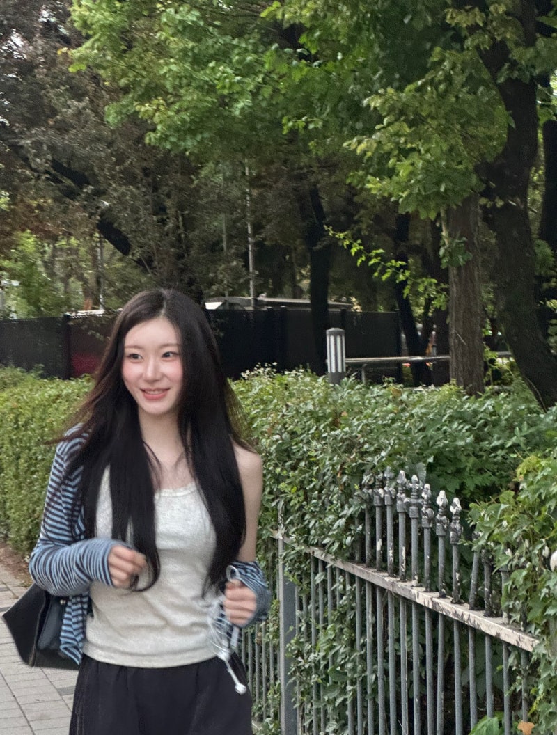 있지 채령 인스타그램 사복 패션 속 디자이너 가방 브랜드 조이그라이슨 틸드 숄더백 여자 ....