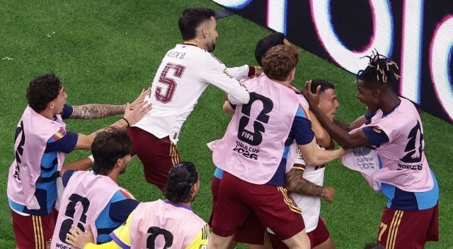 "무적함대의 완벽한 침공! 스페인, 프랑스 2-0 제압하고 16년 만에 월드컵 결승 선착!"