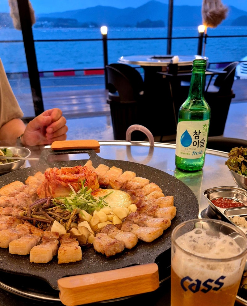 마산 구산면 오션뷰 맛집 벽돌집｜마산 창원 데이트코스｜야장 감성｜애견동반｜주차｜ 비....
