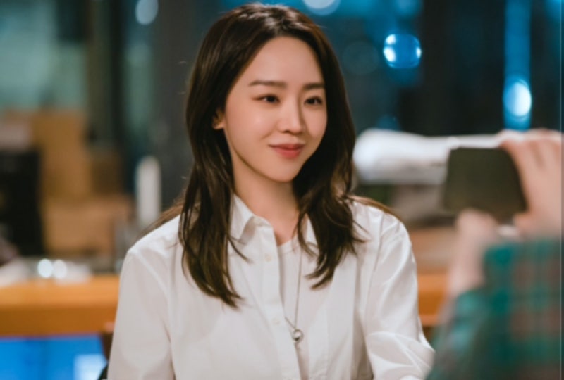 신혜선 단발 레이어드컷과 음영 메이크업 연출법 분석