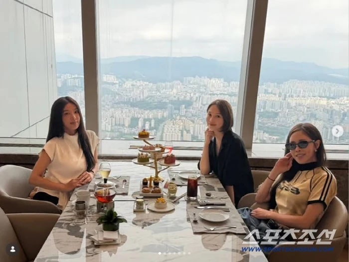 원더걸스 유빈 시그니엘 79층 모임, 채리나 아유미와 통 큰 근황