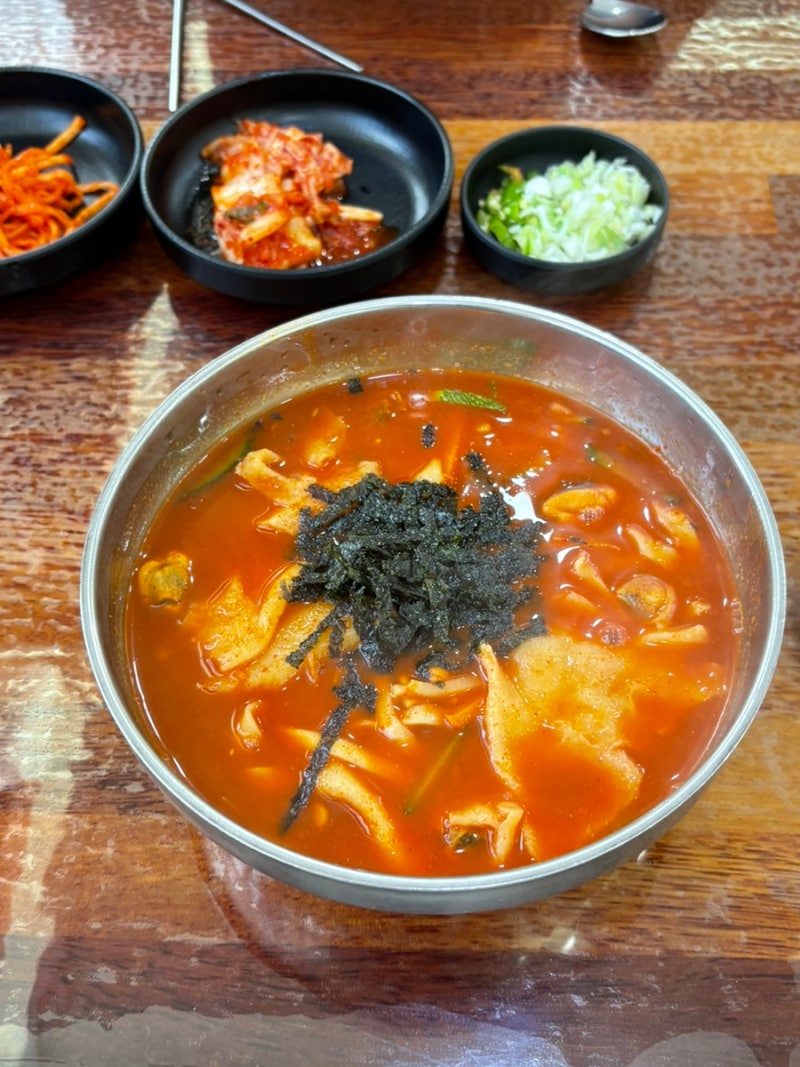 강원도 고성 교암 해변 맛집 수제비집 장칼국수