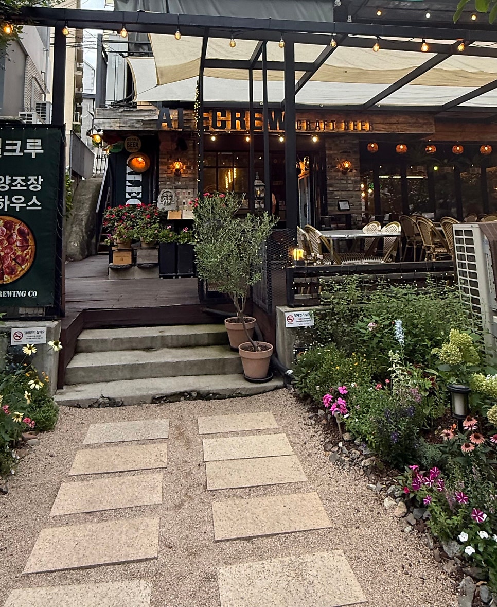 에일크루 피자펍 홍대점 사진 1