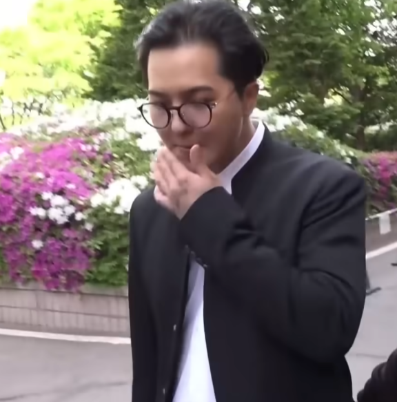 송민호 부실복무 법정 출석 재입대설부터 외모반응까지 총정리