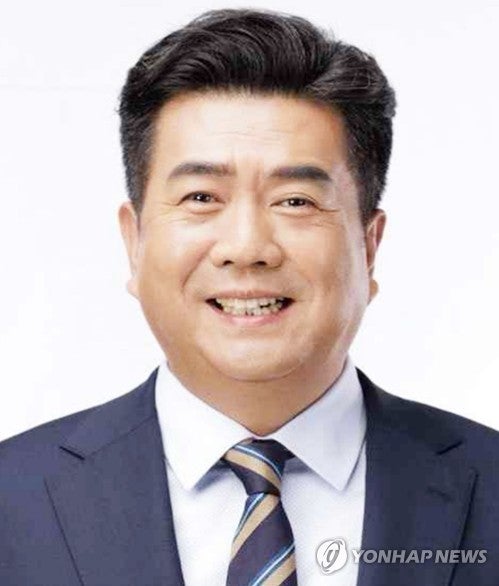 100조 원 건강보험 곳간의 열쇠를 쥔 파수꾼… 강청희 신임 국민건강보험공단 이사장이 마주....