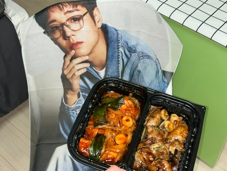 [송파맛집] 기영이숯불치킨 <b>박지훈</b>포스터세트 순살 반반·돼지껍데....