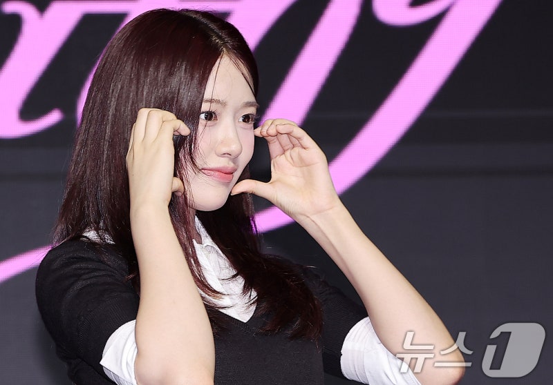 "죄책감 드는 음식도 괜찮아".. 173cm에 48kg 안유진이 식사 때 꼭 먼저 먹는 건?