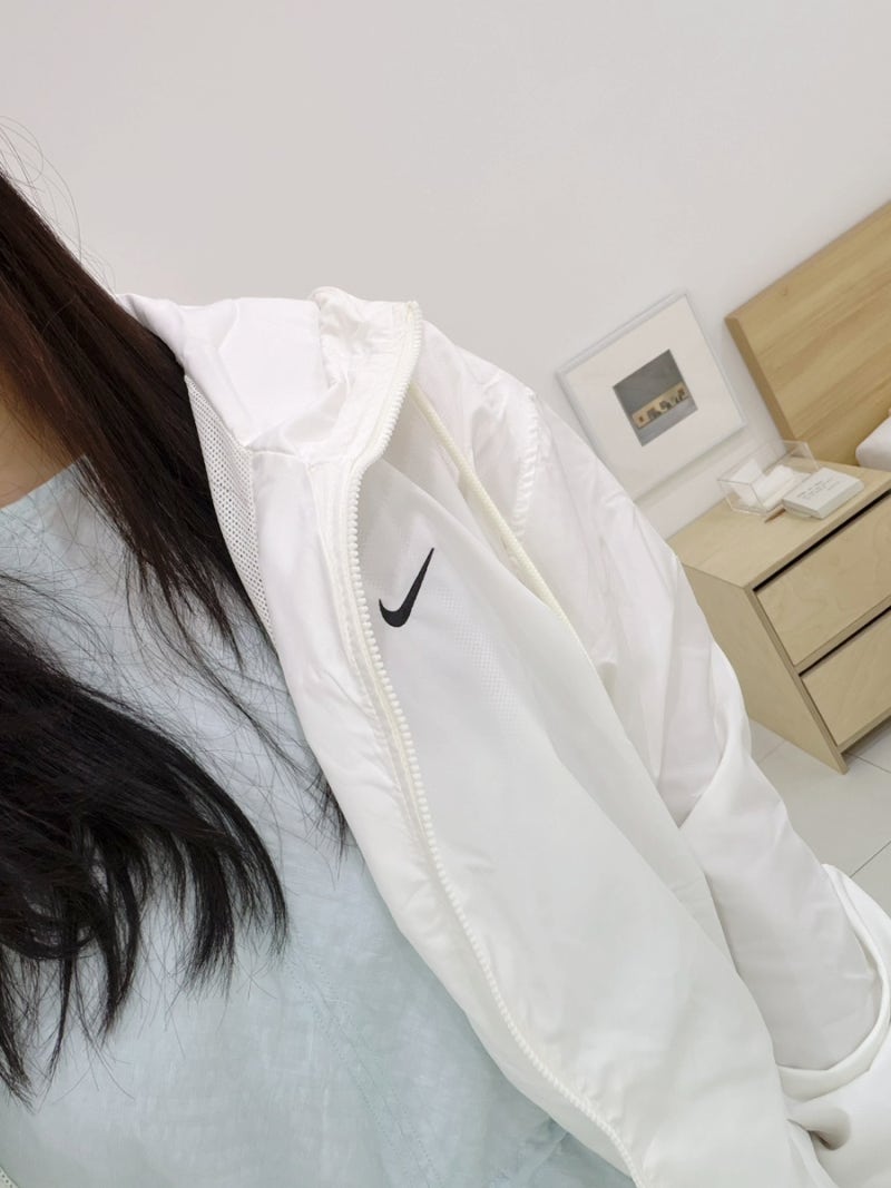 바람막이 추천 나이키 스포츠웨어 UV 루즈 핏 후드재킷 화이트 M 사이즈 후기