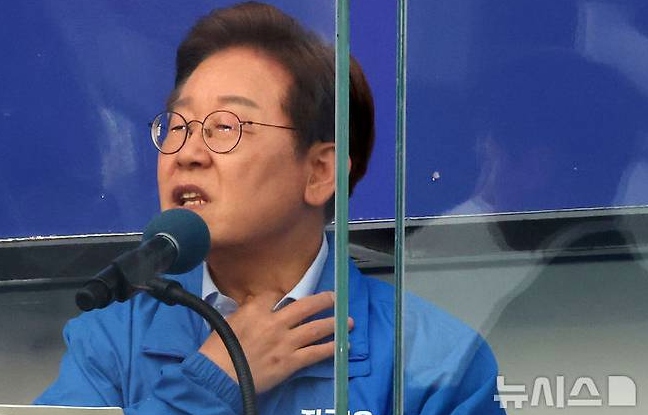 이재명 피습 사건, <b>국정원 허위보고</b> 의혹 송치…‘커터칼 축소’