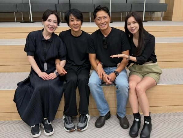 최수종♥하희라·진태현♥박시은 한자리에…대표 사랑꾼 부부의 훈훈한 만남