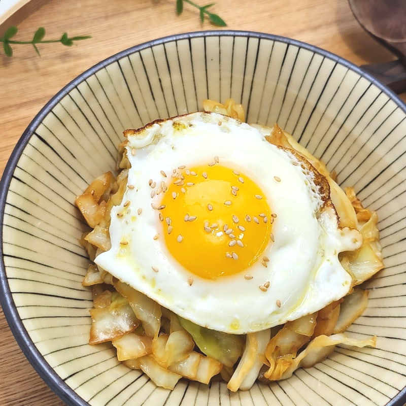 재료는 딱 양배추 하나! 세상에서 가장 간단하고 맛있는 덮밥